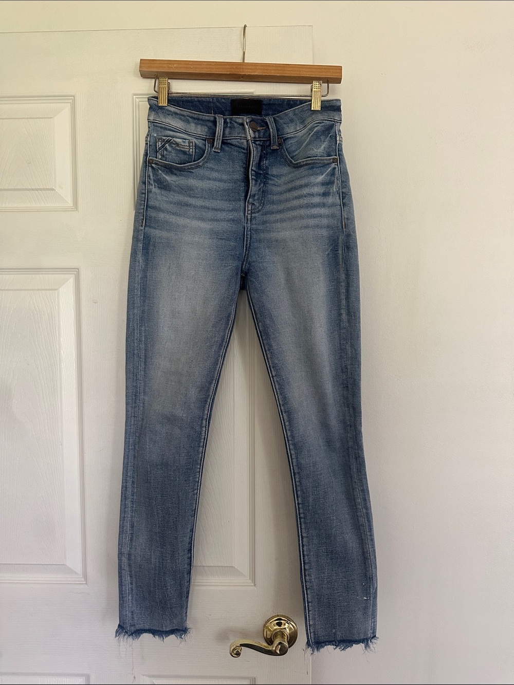 Buckle Skinny Jeans in Light Blue Wash